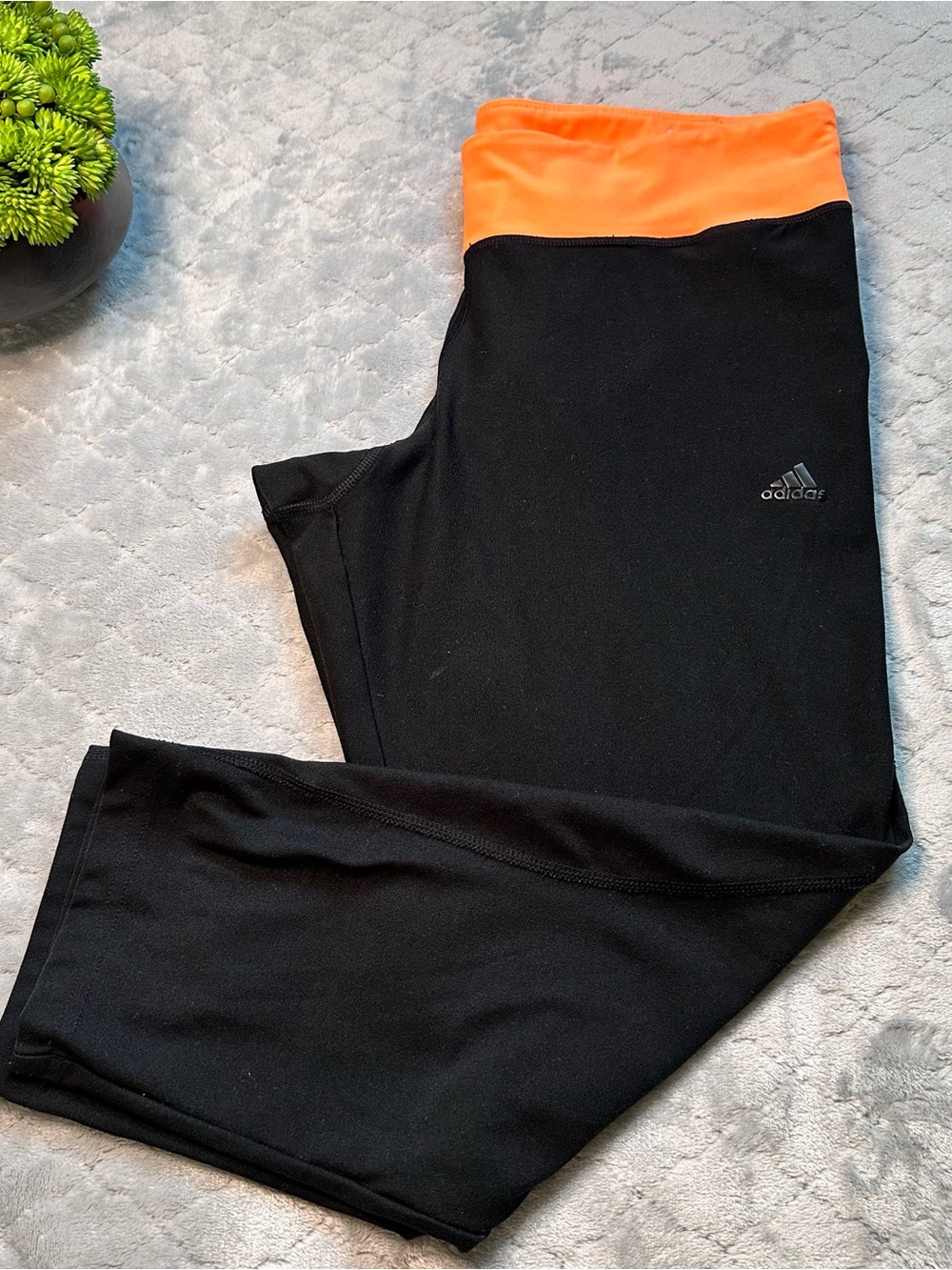 🍑Athleisure Colorblock Capri Leggings Adidas Climalite Black Orange M
